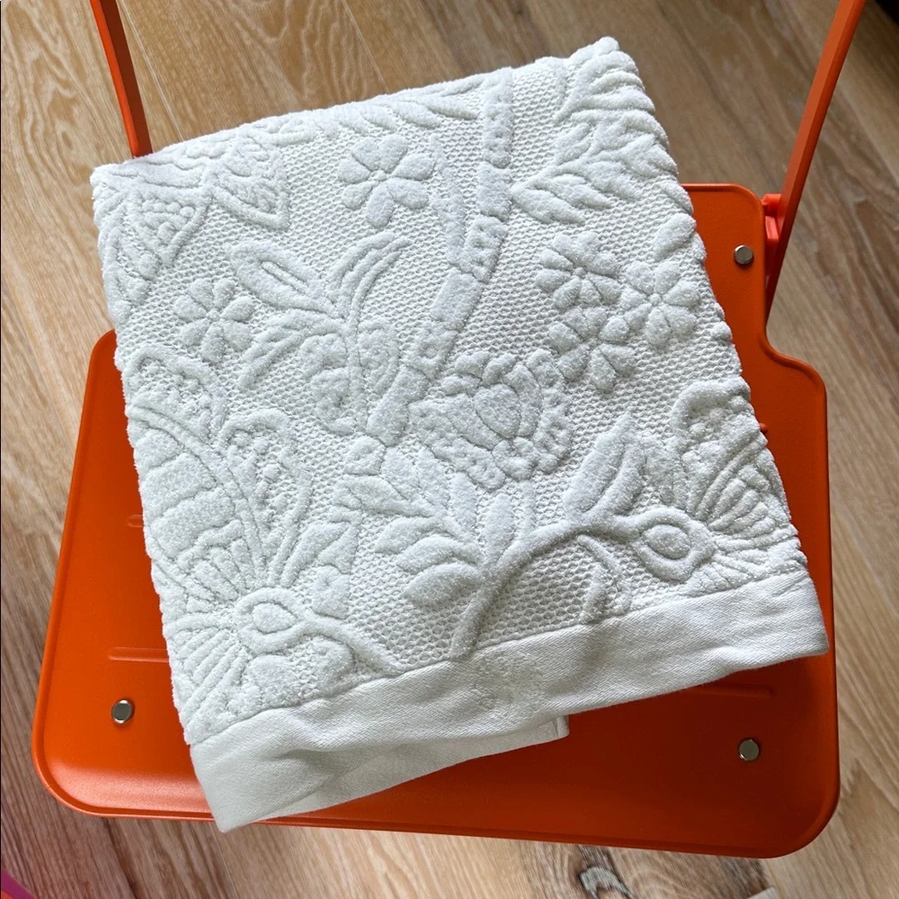 Anthropologie White Jaquard Towel Set of 2: Hand Towel & Bath Towel